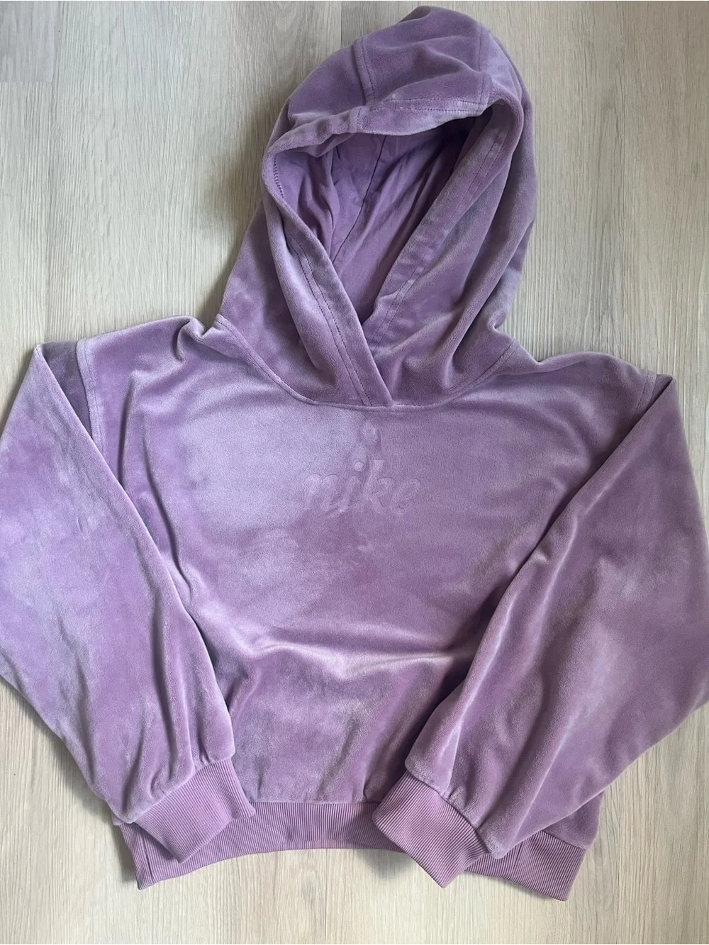 Nike Sportswear Girls Velour Pullover in Soft Plum - Picture 2 of 6